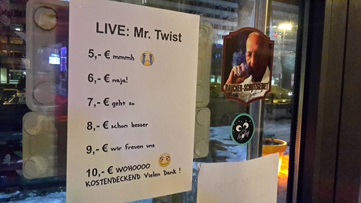 21 Uhr könnte man zum Vorglühen  erscheinen...